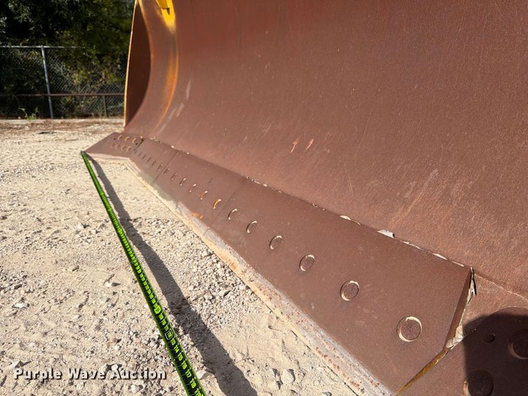 image for item ED5013 2005 Caterpillar D7R dozer