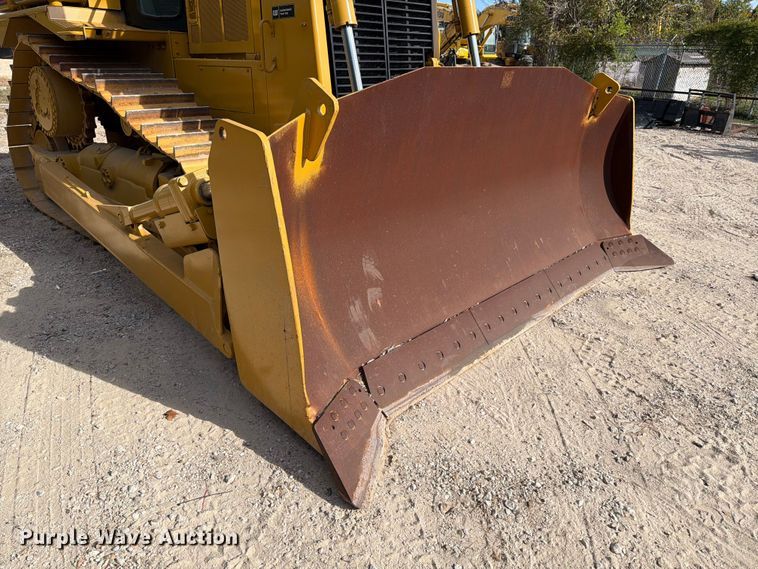 image for item ED5013 2005 Caterpillar D7R dozer