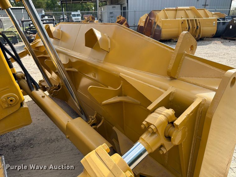 image for item ED5013 2005 Caterpillar D7R dozer