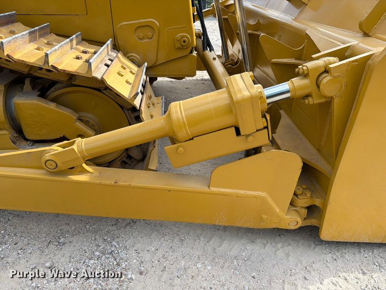 image for item ED5013 2005 Caterpillar D7R dozer