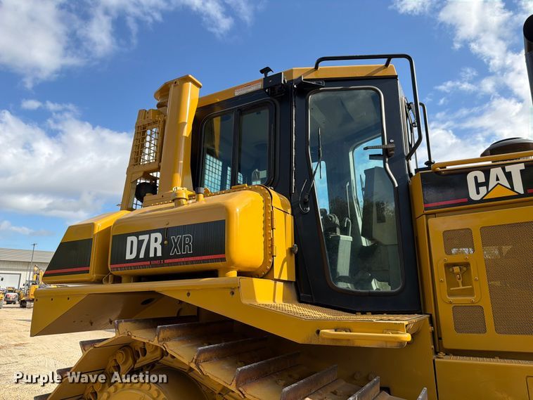 image for item ED5013 2005 Caterpillar D7R dozer
