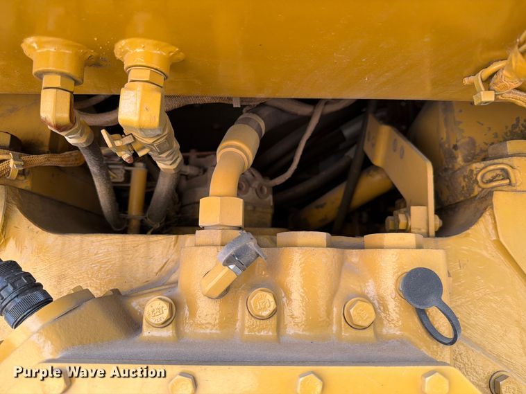 image for item ED5013 2005 Caterpillar D7R dozer