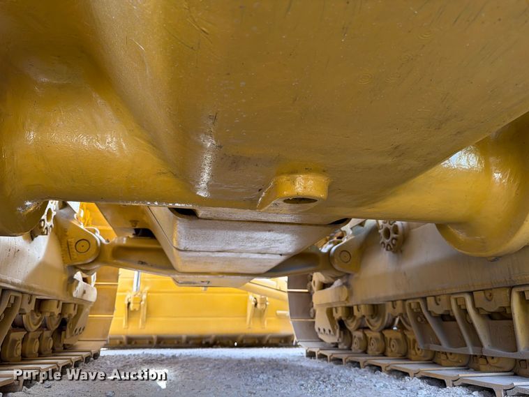 image for item ED5013 2005 Caterpillar D7R dozer
