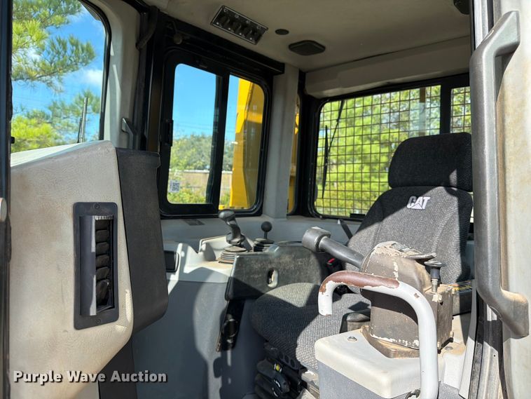 image for item ED5013 2005 Caterpillar D7R dozer