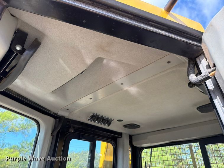 image for item ED5013 2005 Caterpillar D7R dozer