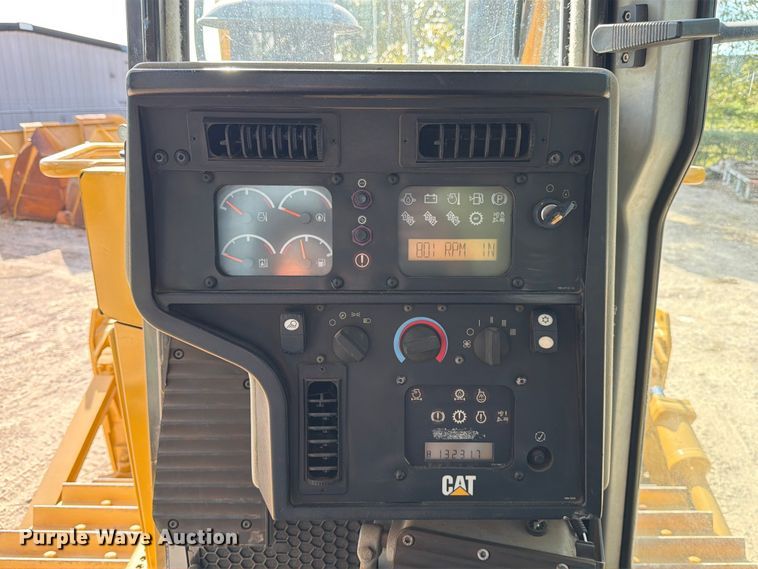 image for item ED5013 2005 Caterpillar D7R dozer