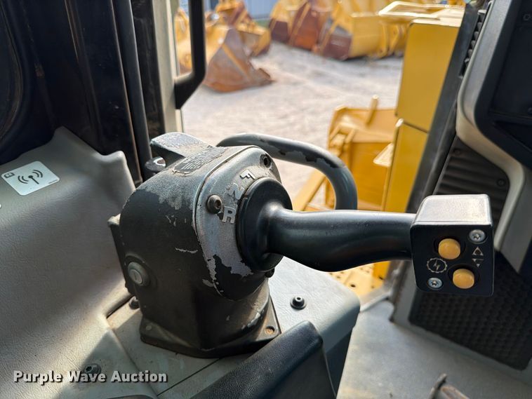 image for item ED5013 2005 Caterpillar D7R dozer