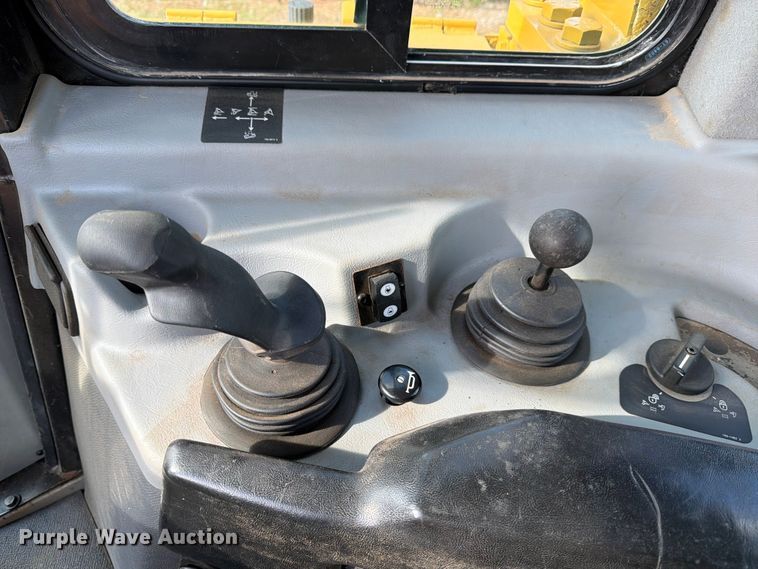 image for item ED5013 2005 Caterpillar D7R dozer