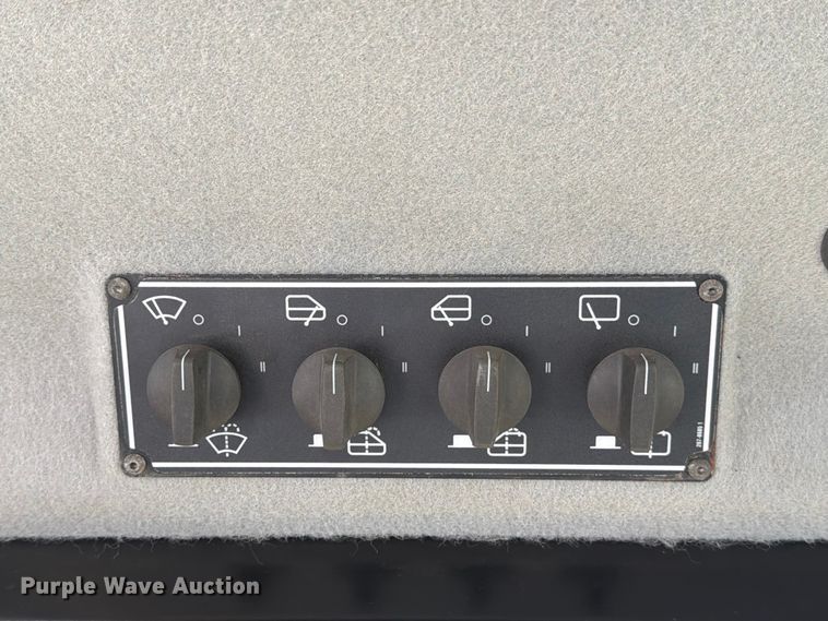 image for item ED5013 2005 Caterpillar D7R dozer