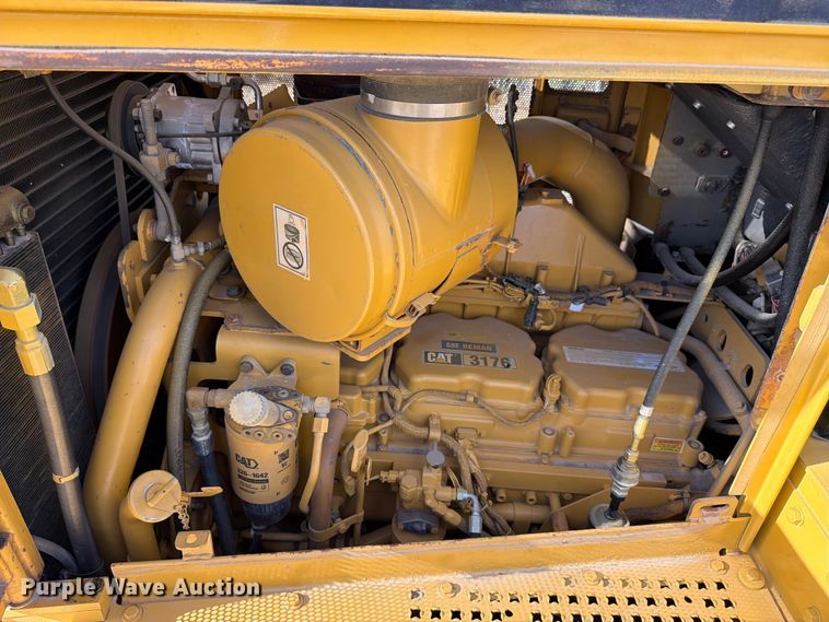 image for item ED5013 2005 Caterpillar D7R dozer