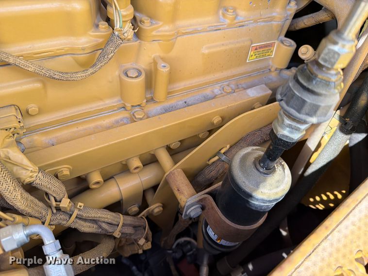 image for item ED5013 2005 Caterpillar D7R dozer