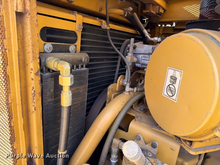 image for item ED5013 2005 Caterpillar D7R dozer