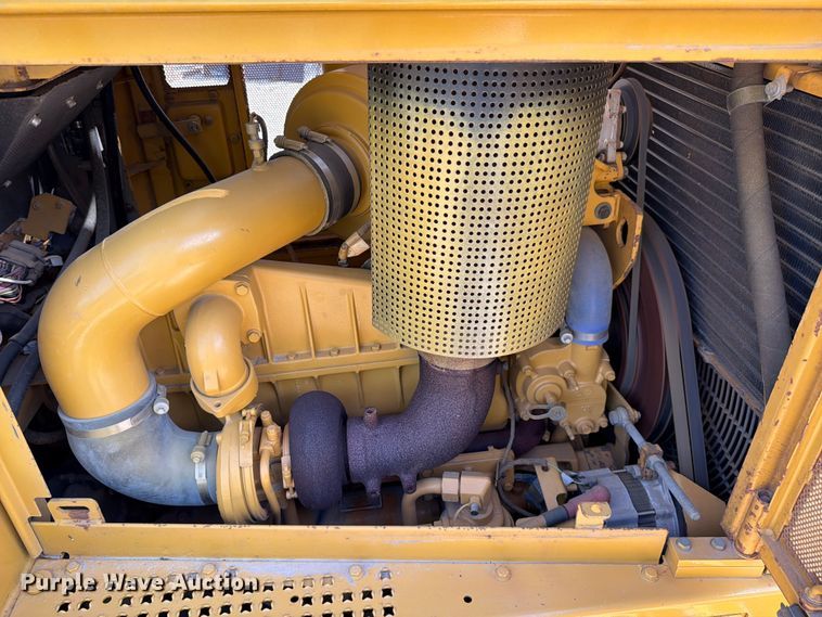 image for item ED5013 2005 Caterpillar D7R dozer