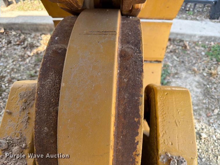 image for item ED5013 2005 Caterpillar D7R dozer