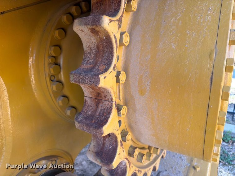 image for item ED5013 2005 Caterpillar D7R dozer