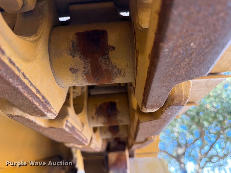 image for item ED5013 2005 Caterpillar D7R dozer