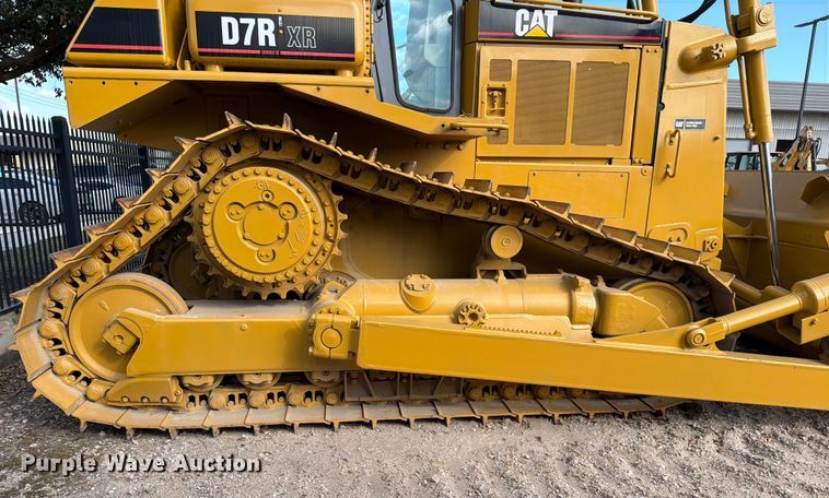 image for item ED5013 2005 Caterpillar D7R dozer