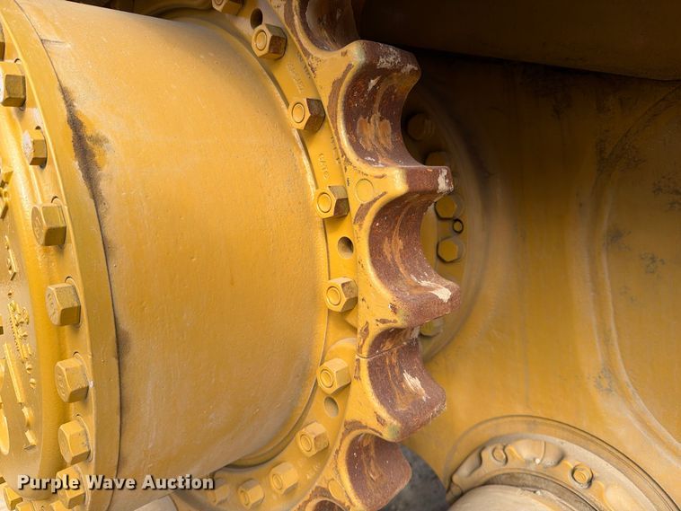 image for item ED5013 2005 Caterpillar D7R dozer