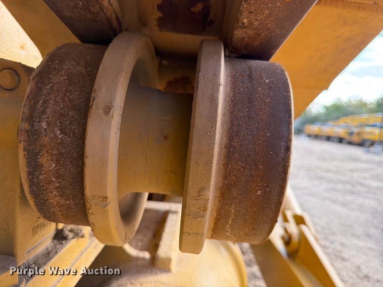 image for item ED5013 2005 Caterpillar D7R dozer