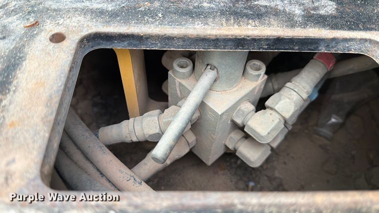 image for item ED5015 2015 Caterpillar 320E LRR excavator