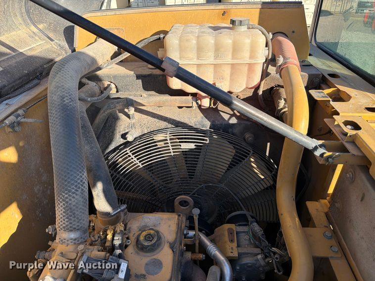 image for item ED5015 2015 Caterpillar 320E LRR excavator