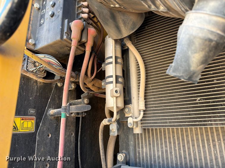 image for item ED5015 2015 Caterpillar 320E LRR excavator