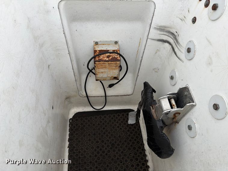 image for item ED5032 2011 Ford F450 Super Duty bucket truck