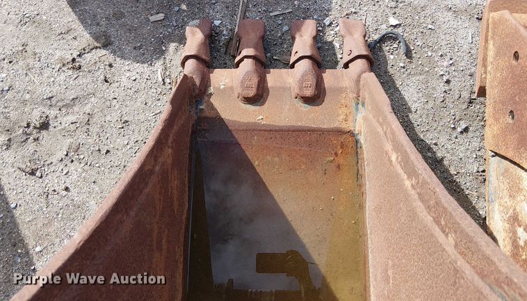 image for item EE4967 Caterpillar 16