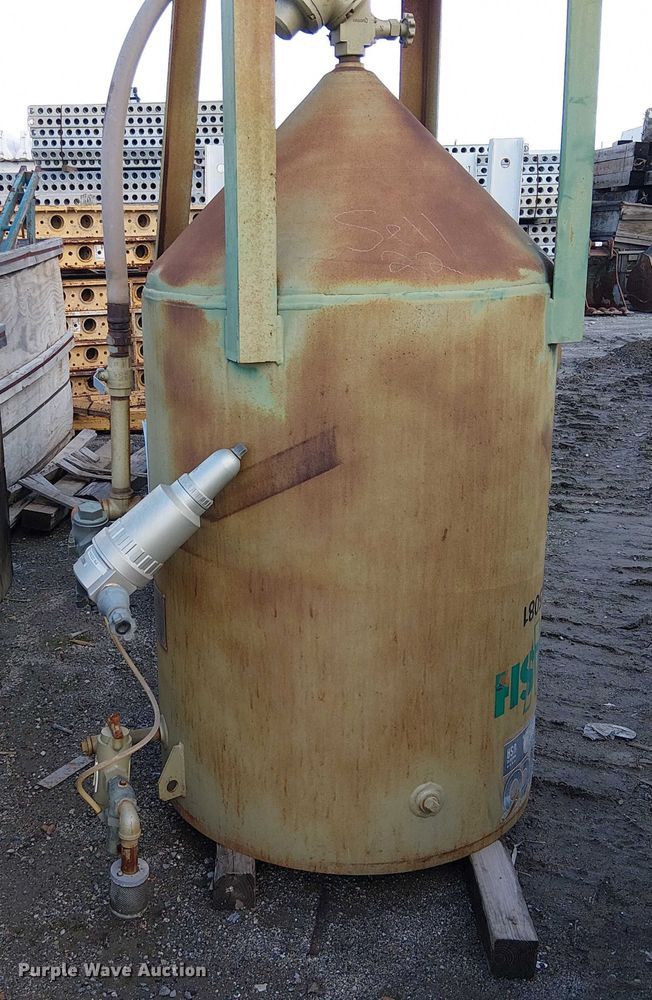 image for item EE4977 2014 Clemco 3680 sandblasting pot