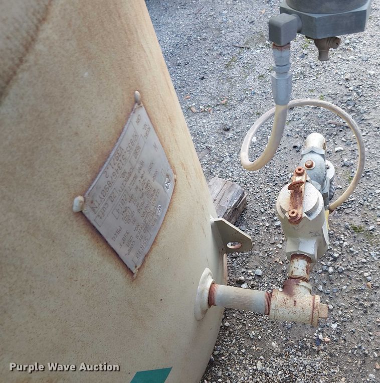 image for item EE4977 2014 Clemco 3680 sandblasting pot