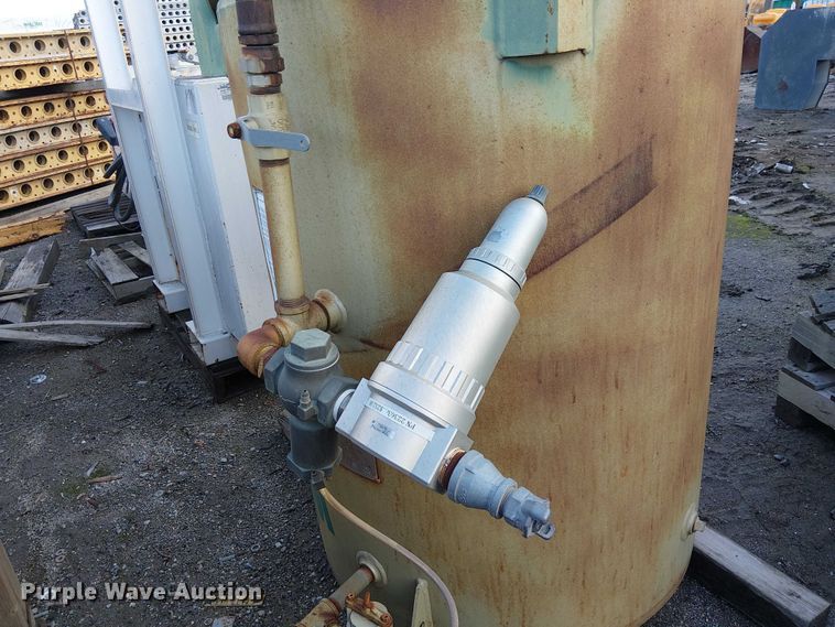 image for item EE4977 2014 Clemco 3680 sandblasting pot