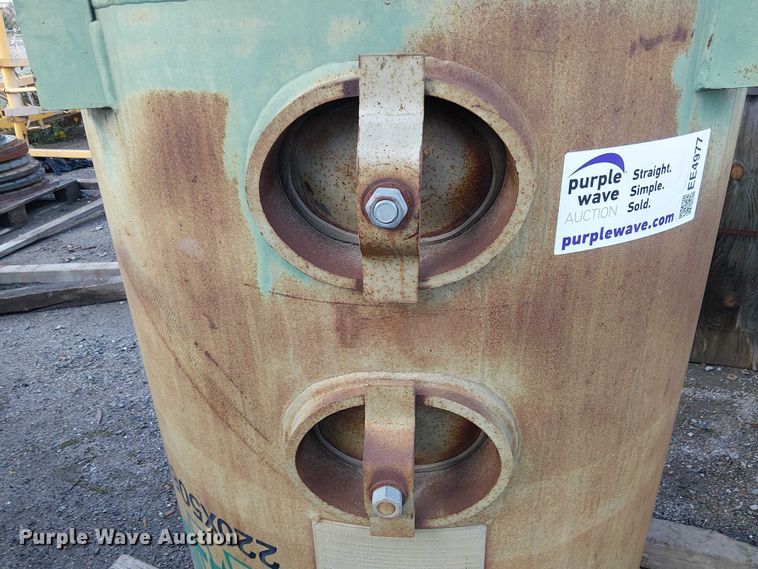 image for item EE4977 2014 Clemco 3680 sandblasting pot