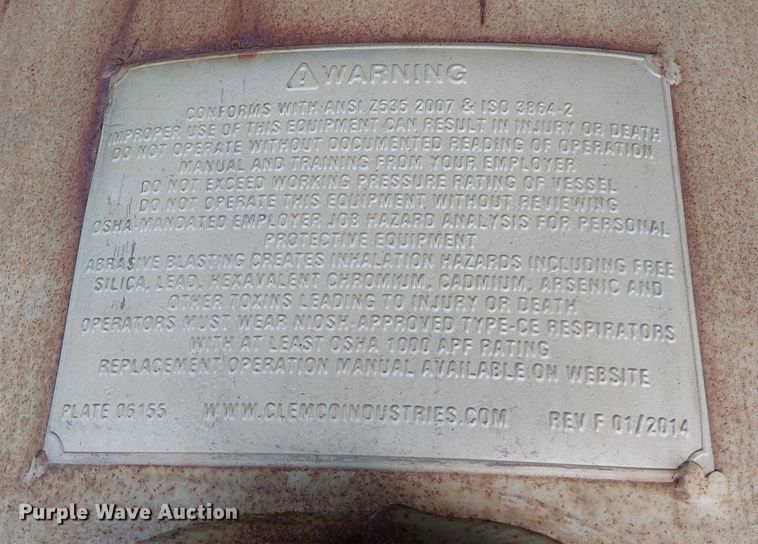 image for item EE4977 2014 Clemco 3680 sandblasting pot