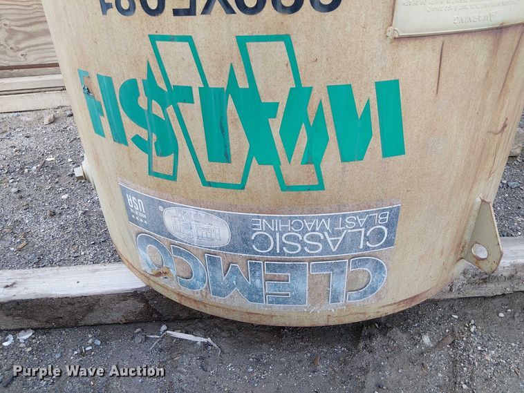 image for item EE4977 2014 Clemco 3680 sandblasting pot