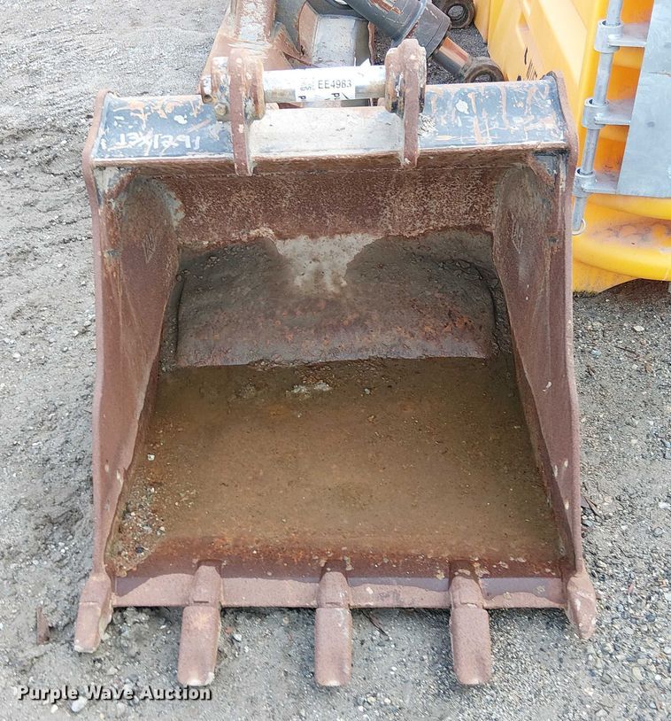 image for item EE4983 Caterpillar 33