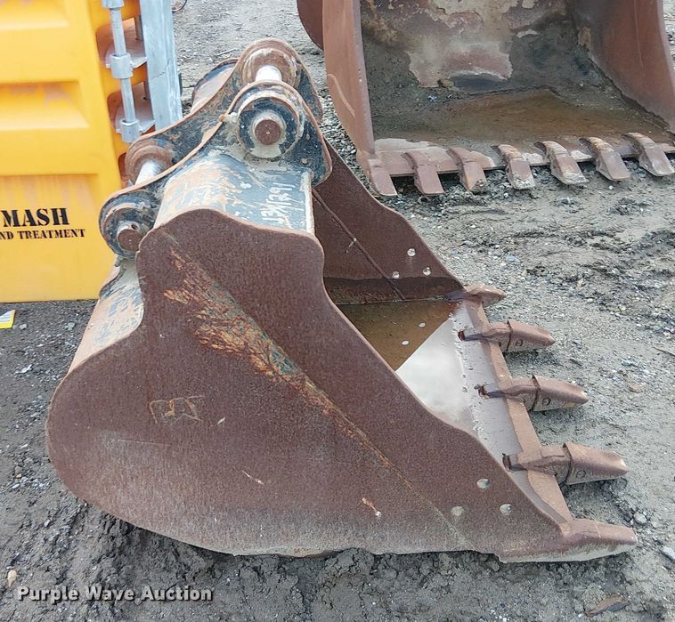 image for item EE4983 Caterpillar 33