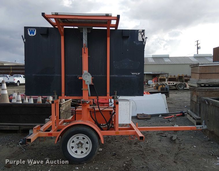 image for item EE4985 2014 Wanco WVT3 message board trailer