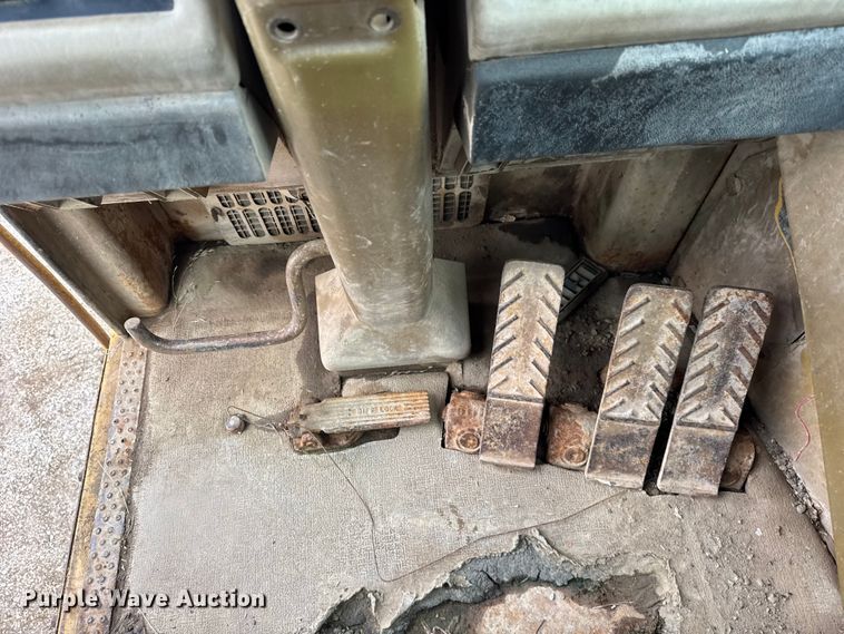 image for item EF2268 1991 Caterpillar 627E scraper