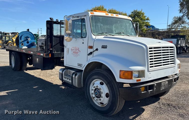 image for item EF2288 1995 International 4900 flatbed truck
