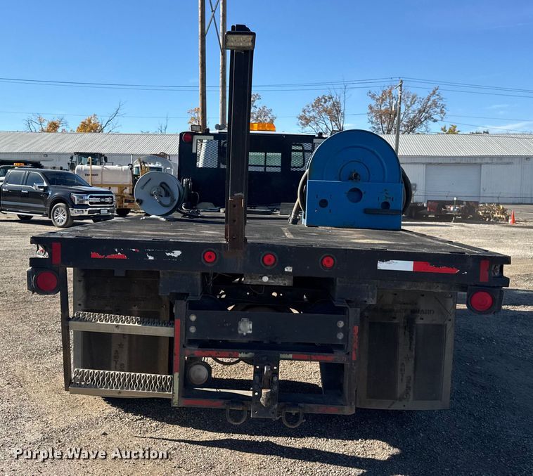 image for item EF2288 1995 International 4900 flatbed truck