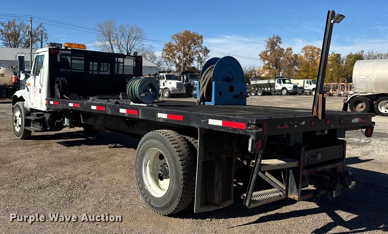 image for item EF2288 1995 International 4900 flatbed truck