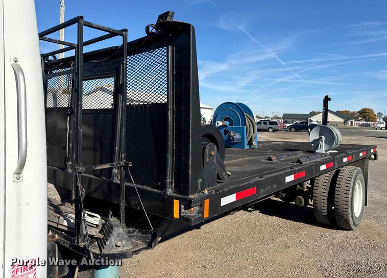 image for item EF2288 1995 International 4900 flatbed truck
