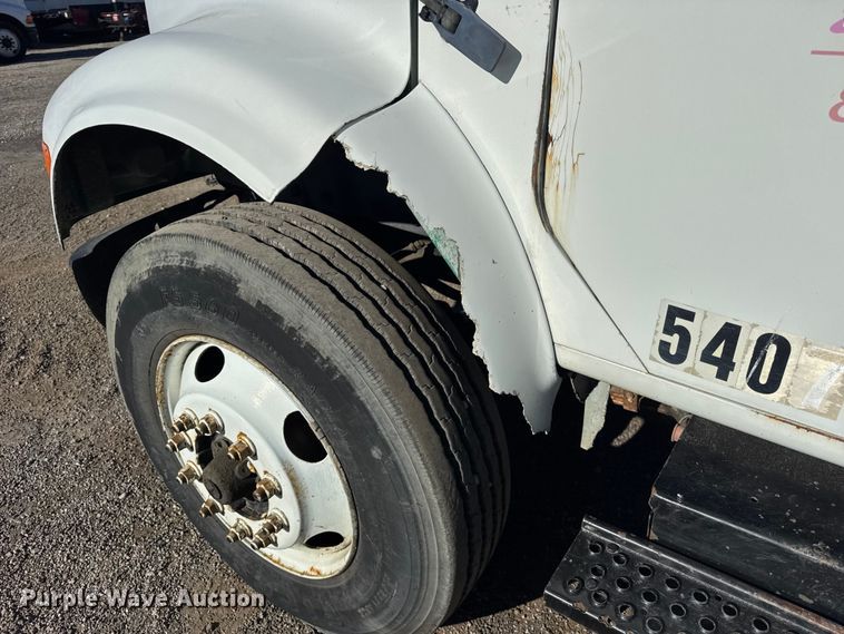 image for item EF2288 1995 International 4900 flatbed truck