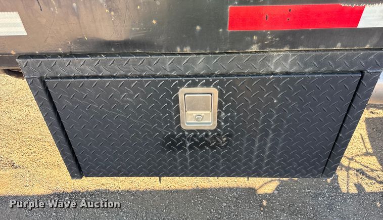 image for item EF2288 1995 International 4900 flatbed truck