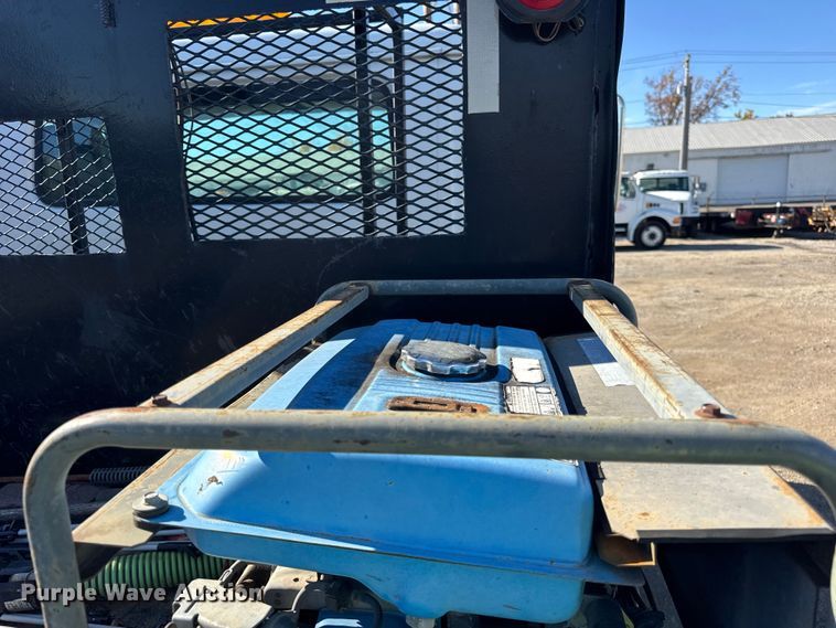 image for item EF2288 1995 International 4900 flatbed truck