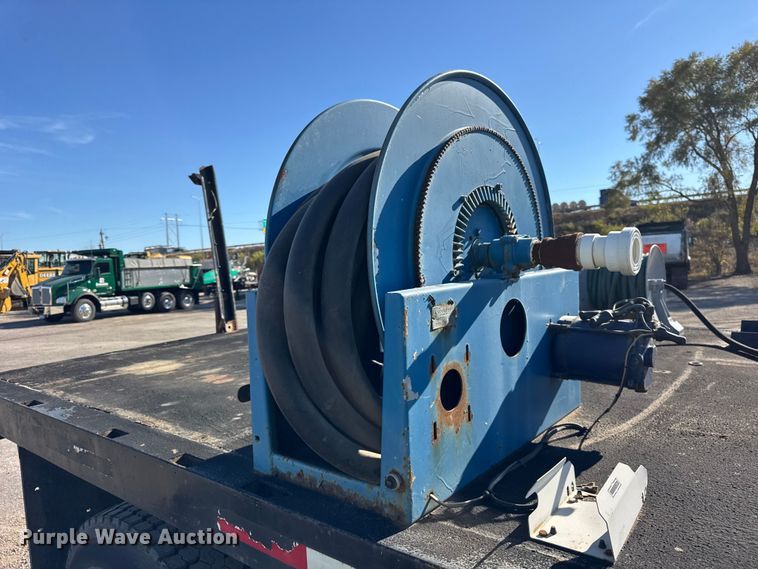 image for item EF2288 1995 International 4900 flatbed truck