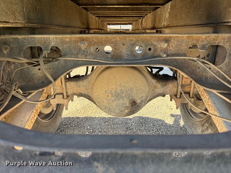 image for item EF2288 1995 International 4900 flatbed truck