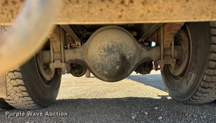 image for item EF2288 1995 International 4900 flatbed truck