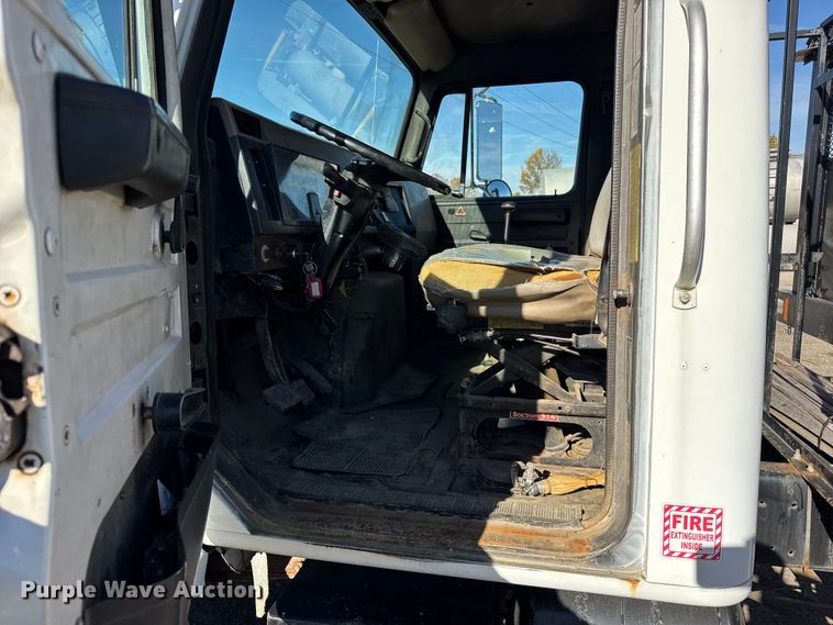 image for item EF2288 1995 International 4900 flatbed truck