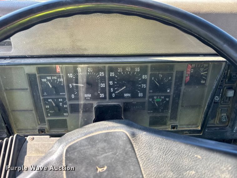 image for item EF2288 1995 International 4900 flatbed truck